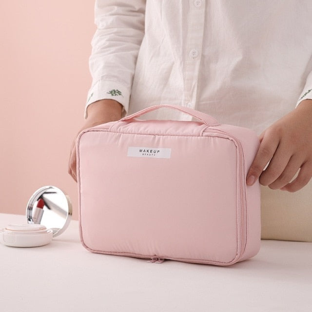 Spacious Makeup Bag: Durable Organizer for On-the-Go Beauty