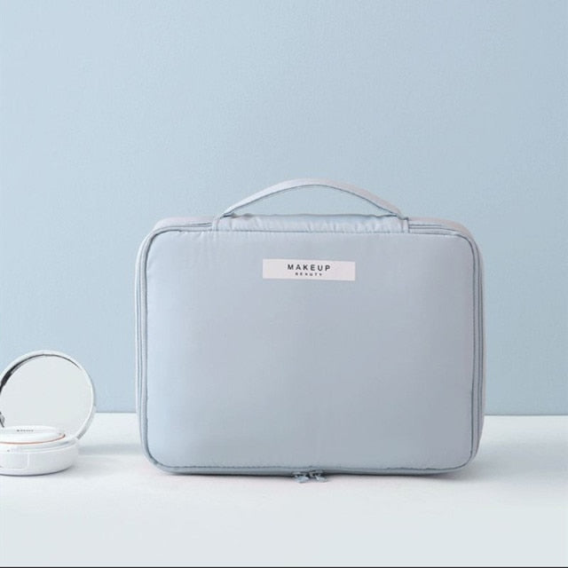Spacious Makeup Bag: Durable Organizer for On-the-Go Beauty