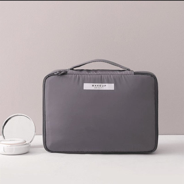 Spacious Makeup Bag: Durable Organizer for On-the-Go Beauty
