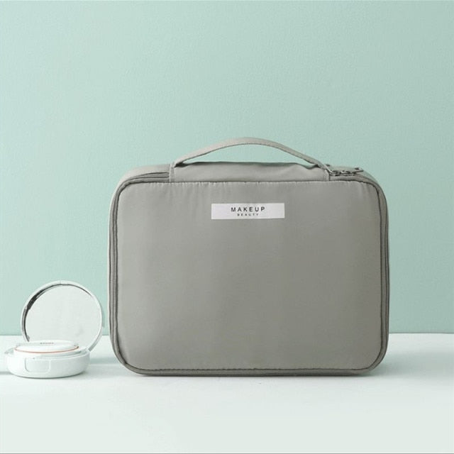 Spacious Makeup Bag: Durable Organizer for On-the-Go Beauty