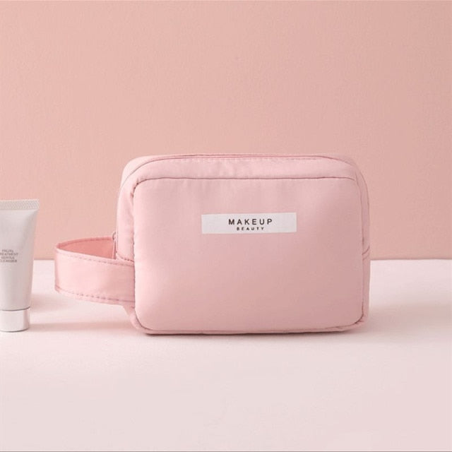 Spacious Makeup Bag: Durable Organizer for On-the-Go Beauty
